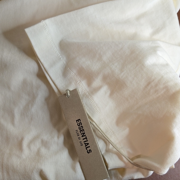 Fear of God Essentials Cream Tee - Picture 5 of 5